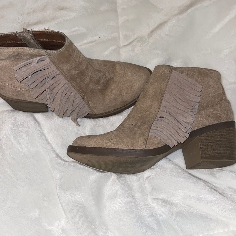 Missimo tan suede booties